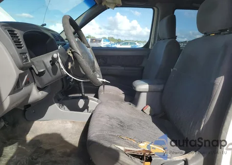 2000 Nissan Frontier Crew Cab Xe z USA, uszkodzony, nr VIN 1N6ED27T7YC417595